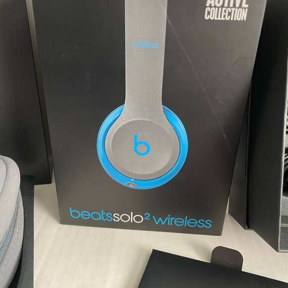 Beats Solo2 Wireless On-Ear Headphone, Active Collection - Picture 5 of 12